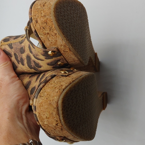 Michael Kors wedge leopard print leather sandals, size 6.5, rarely worn - Picture 10 of 12
